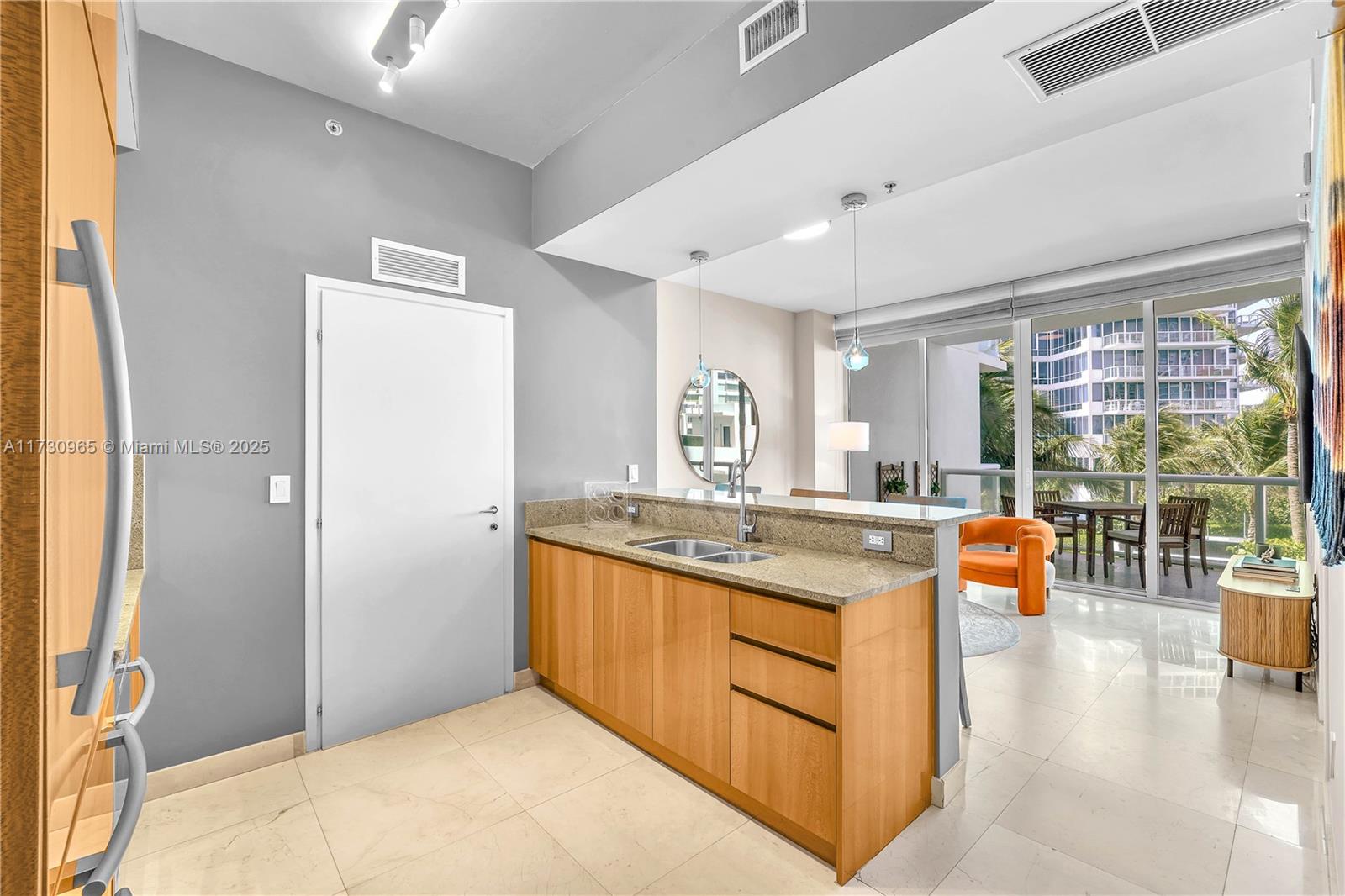 CONTINUUM ON SOUTH BEACH - Residential Lease