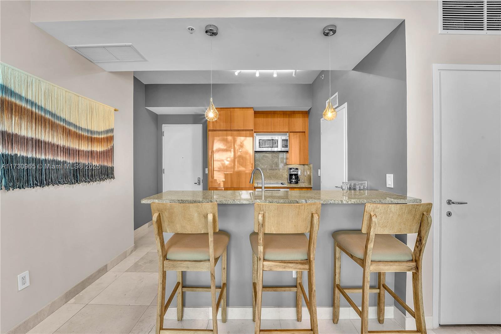 CONTINUUM ON SOUTH BEACH - Residential Lease