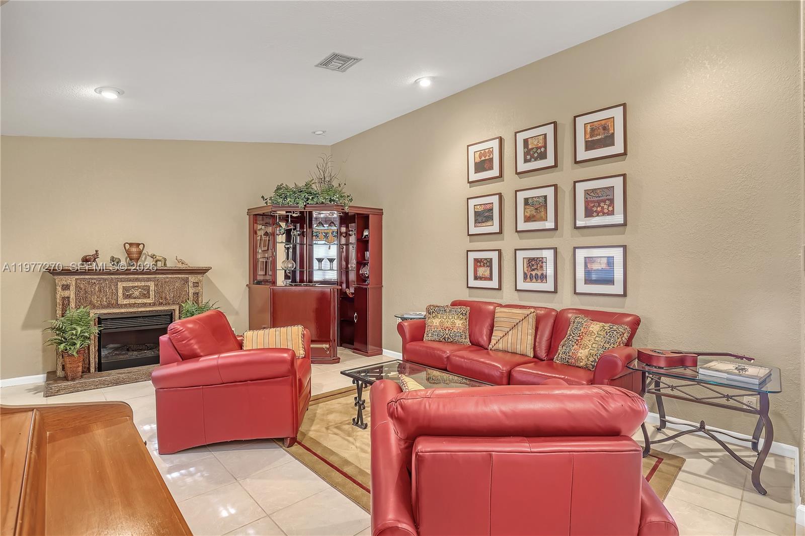 CYPRESS LAKES - Residential