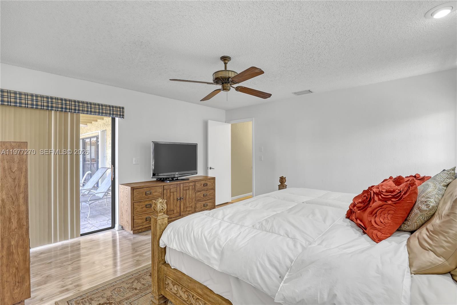 CYPRESS LAKES - Residential