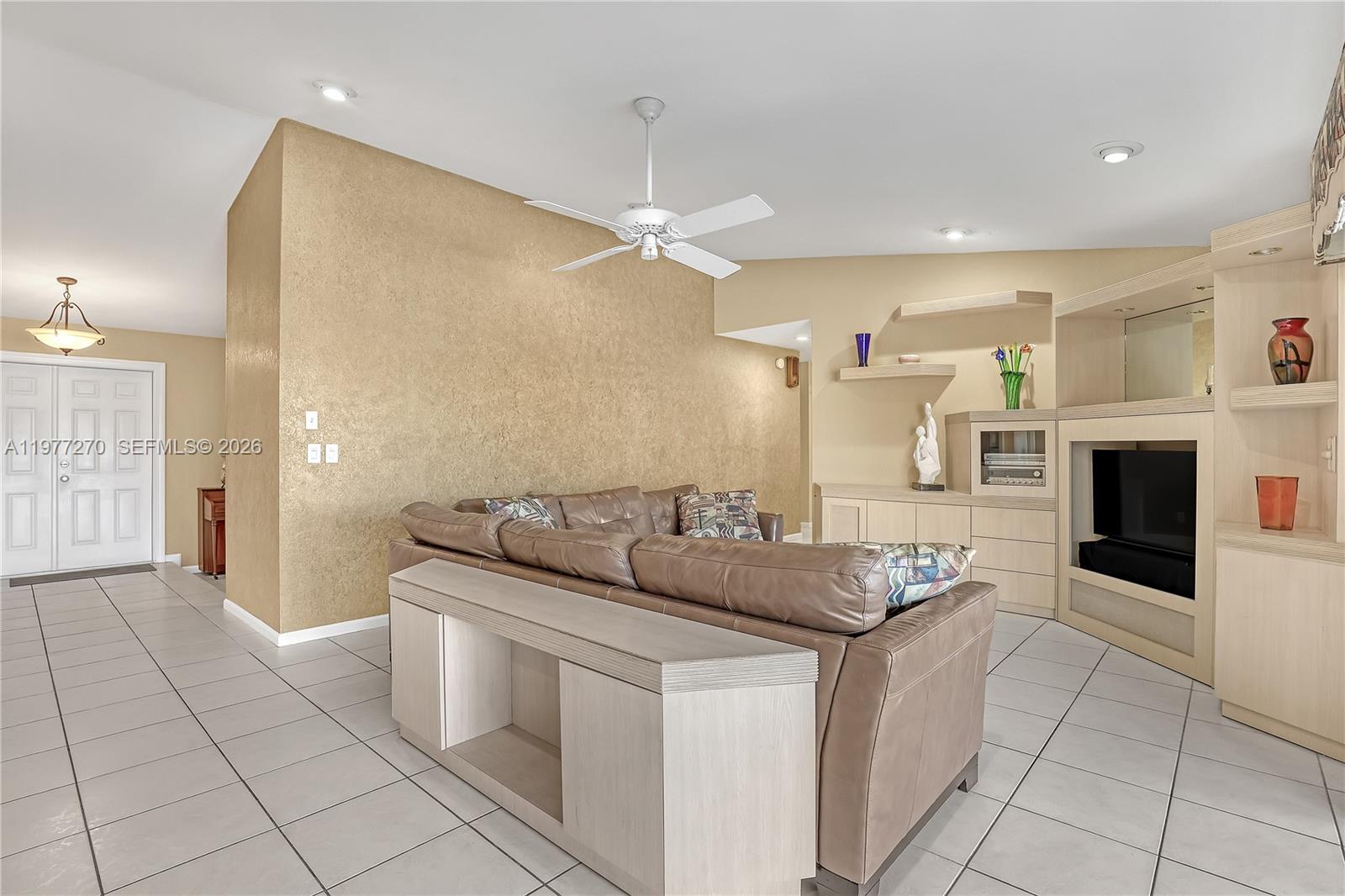 CYPRESS LAKES - Residential