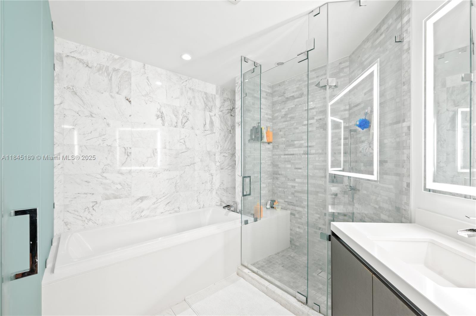 PARAMOUNT MIAMI WORLDCENT - Residential