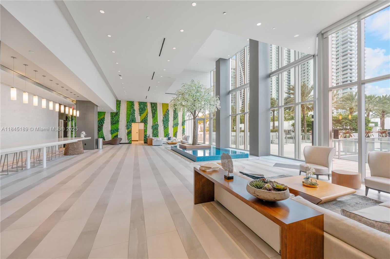 PARAMOUNT MIAMI WORLDCENT - Residential