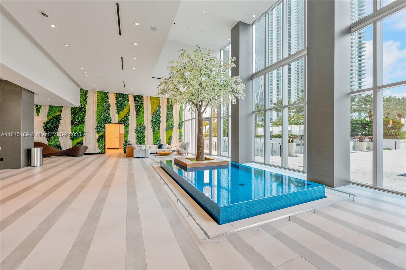 PARAMOUNT MIAMI WORLDCENT - Residential