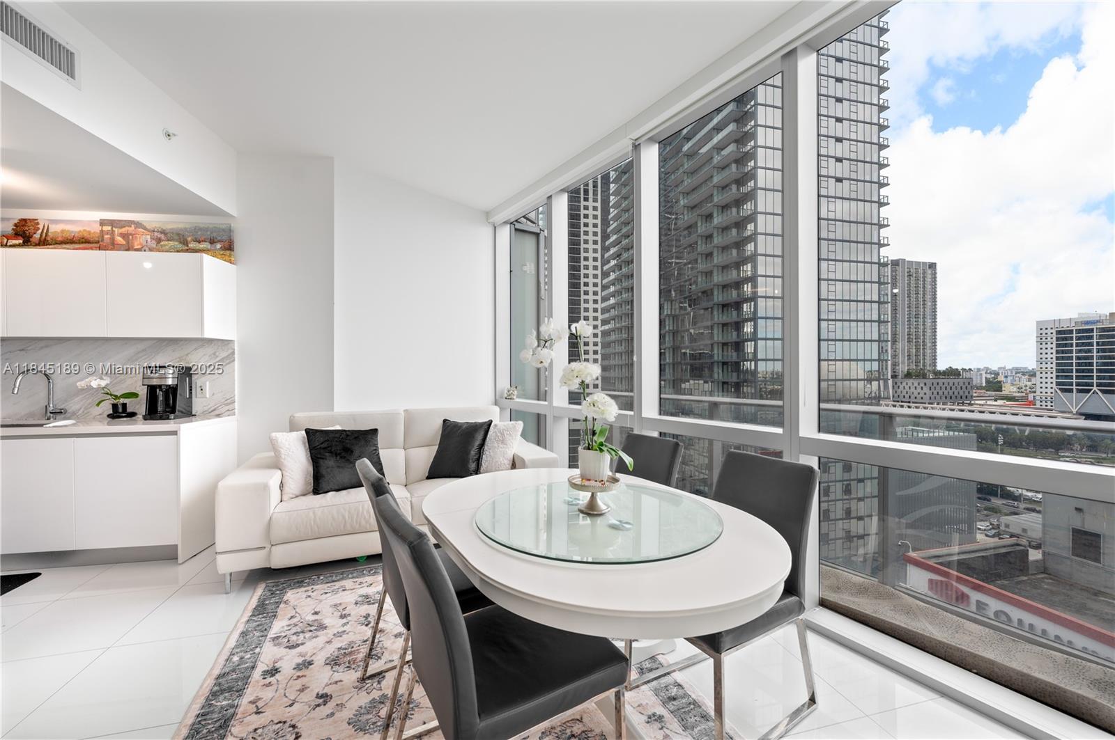 PARAMOUNT MIAMI WORLDCENT - Residential