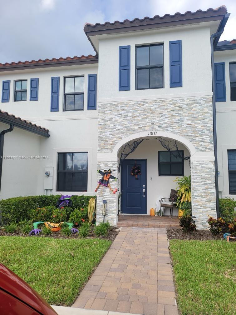 Rental Property at 11871 Sw 247th Ter 11871, Homestead, Miami-Dade County, Florida - Bedrooms: 3 
Bathrooms: 3  - $2,900 MO.