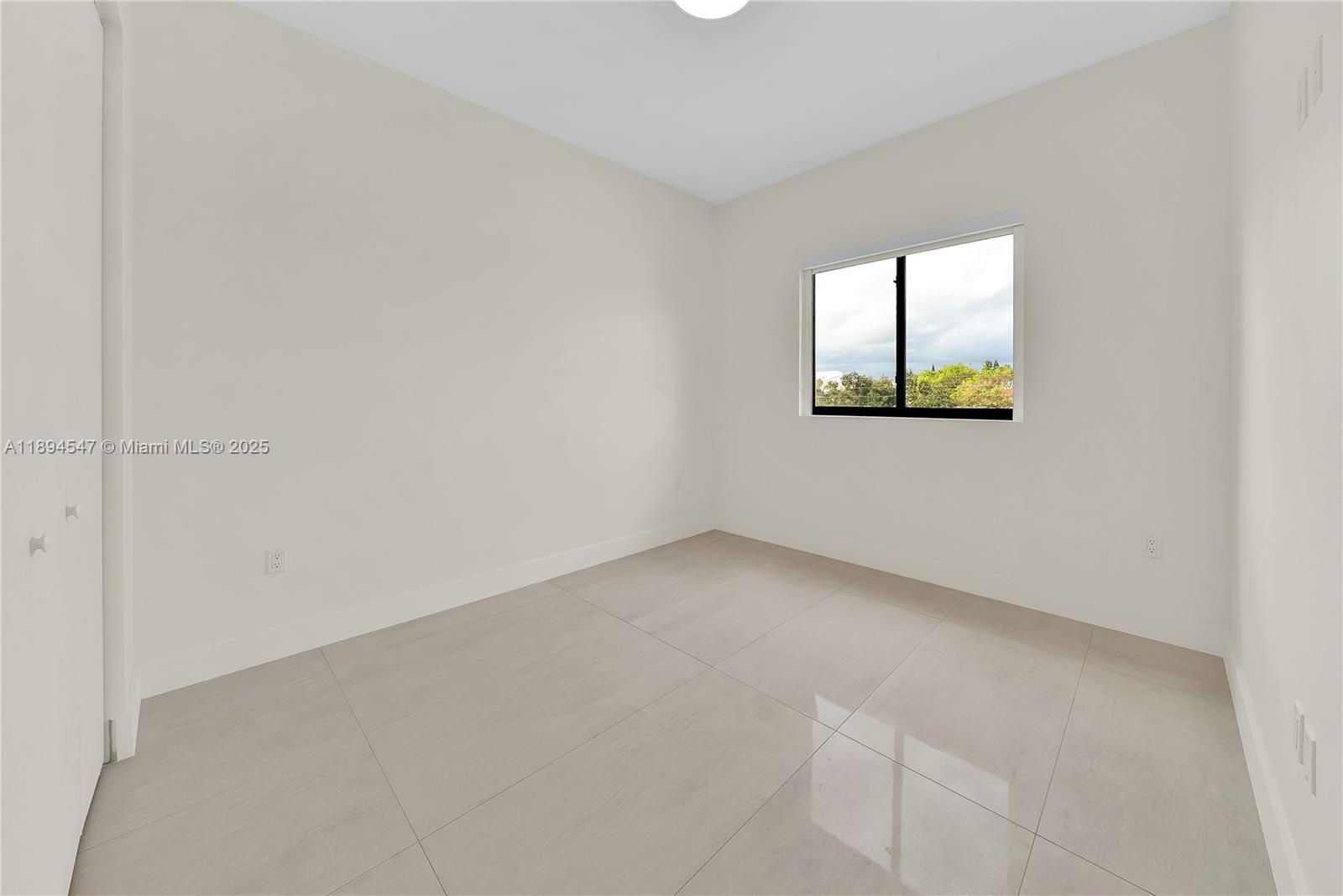 LAWRENCE ESTATE LAND CO - Residential Lease
