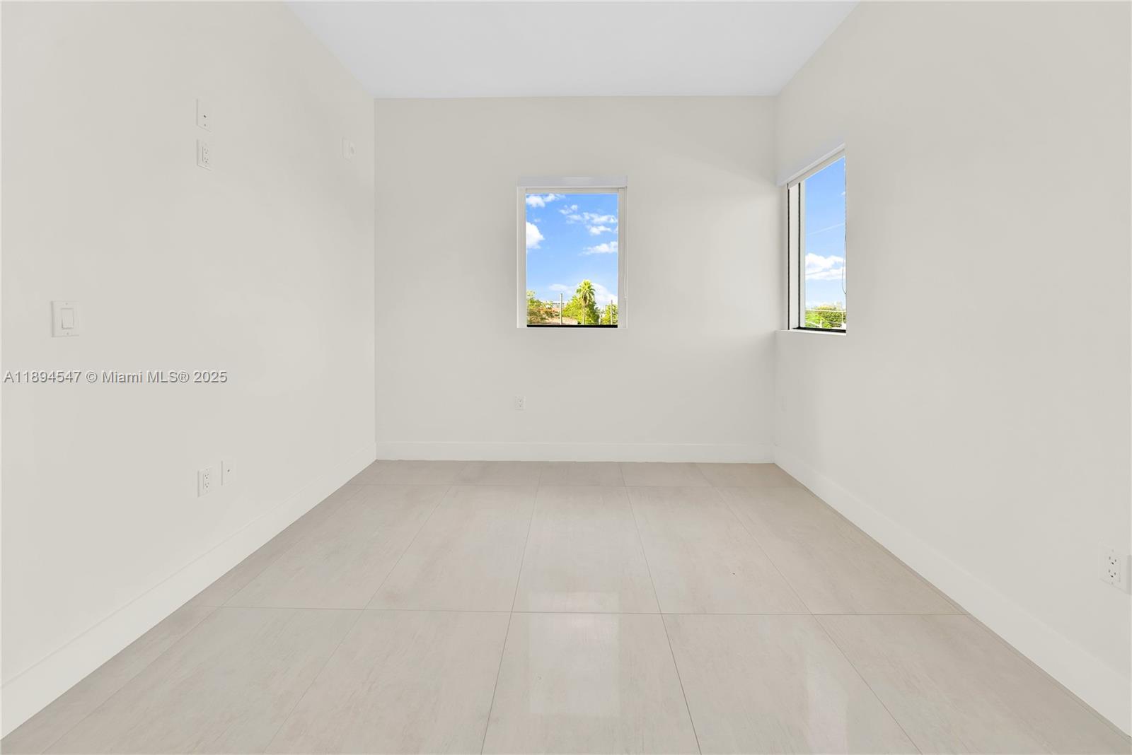 LAWRENCE ESTATE LAND CO - Residential Lease