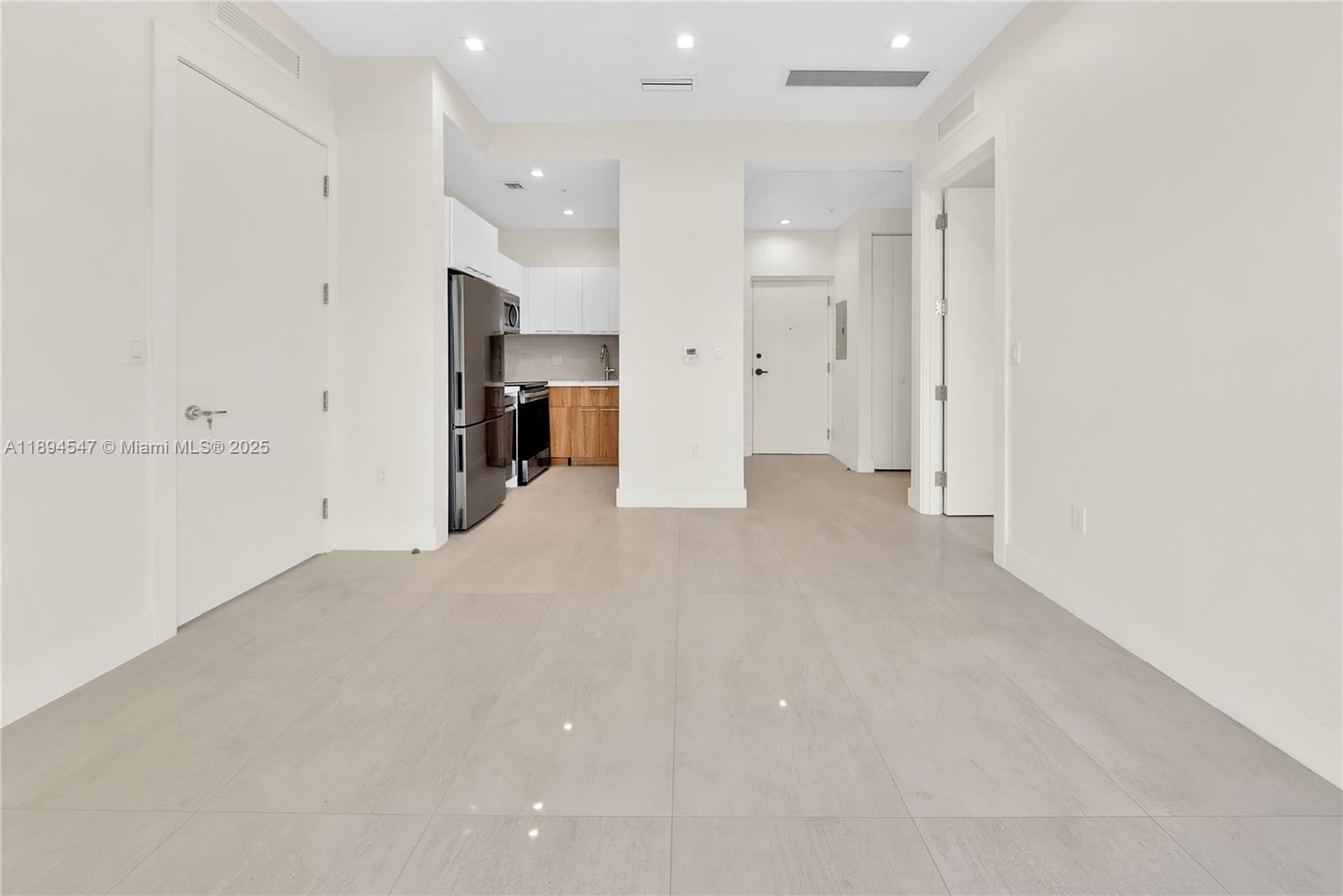 LAWRENCE ESTATE LAND CO - Residential Lease