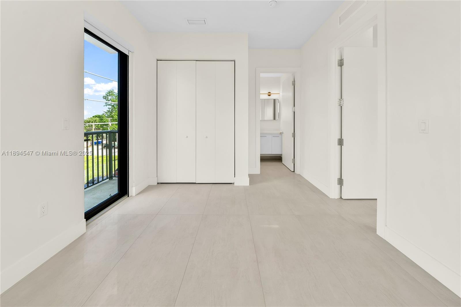 LAWRENCE ESTATE LAND CO - Residential Lease