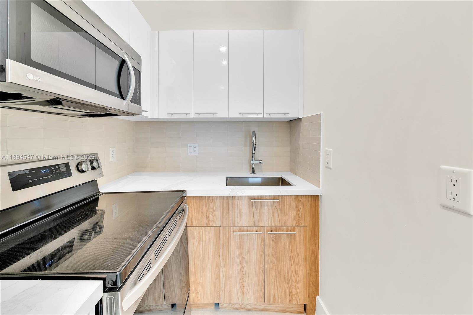 LAWRENCE ESTATE LAND CO - Residential Lease