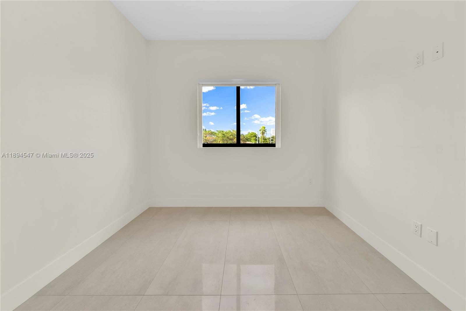 LAWRENCE ESTATE LAND CO - Residential Lease