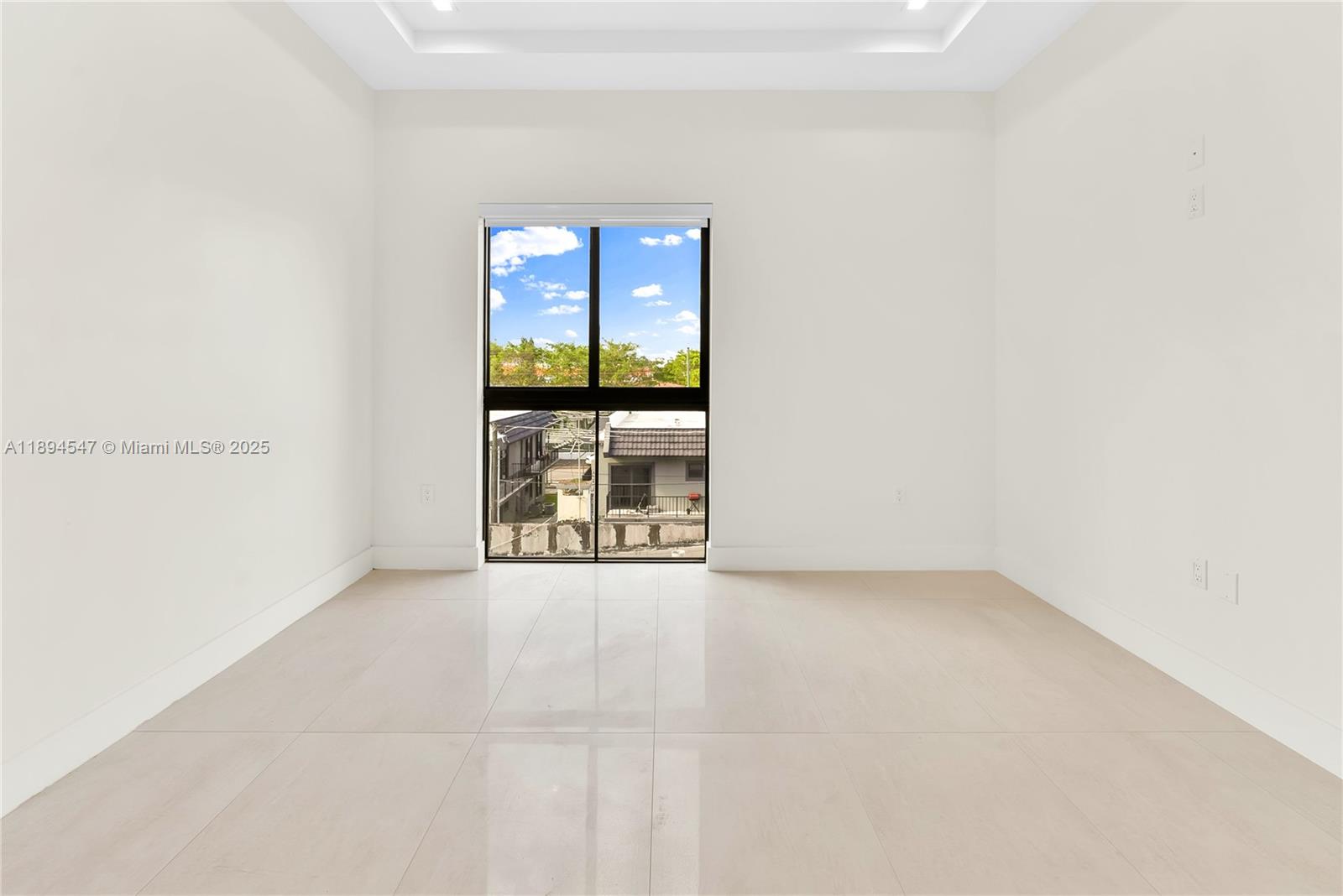 LAWRENCE ESTATE LAND CO - Residential Lease
