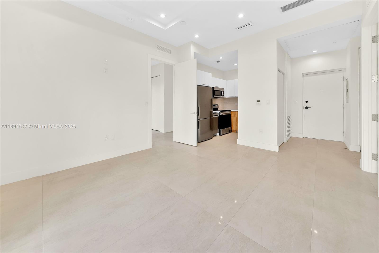 LAWRENCE ESTATE LAND CO - Residential Lease