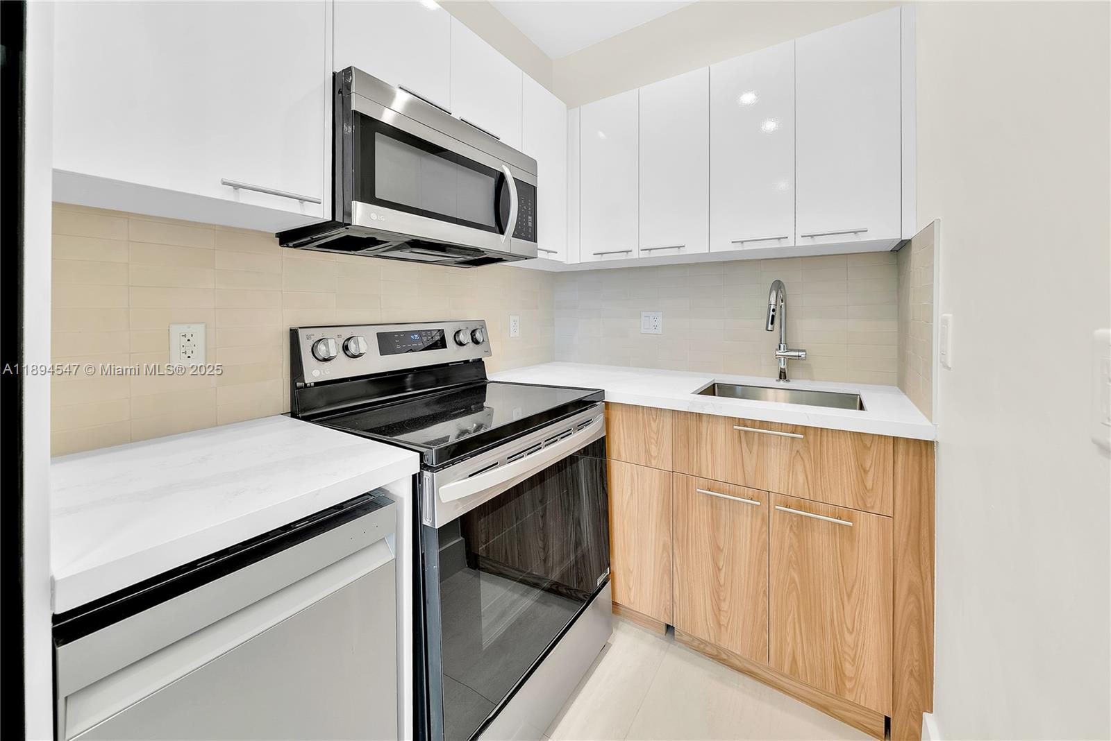 LAWRENCE ESTATE LAND CO - Residential Lease