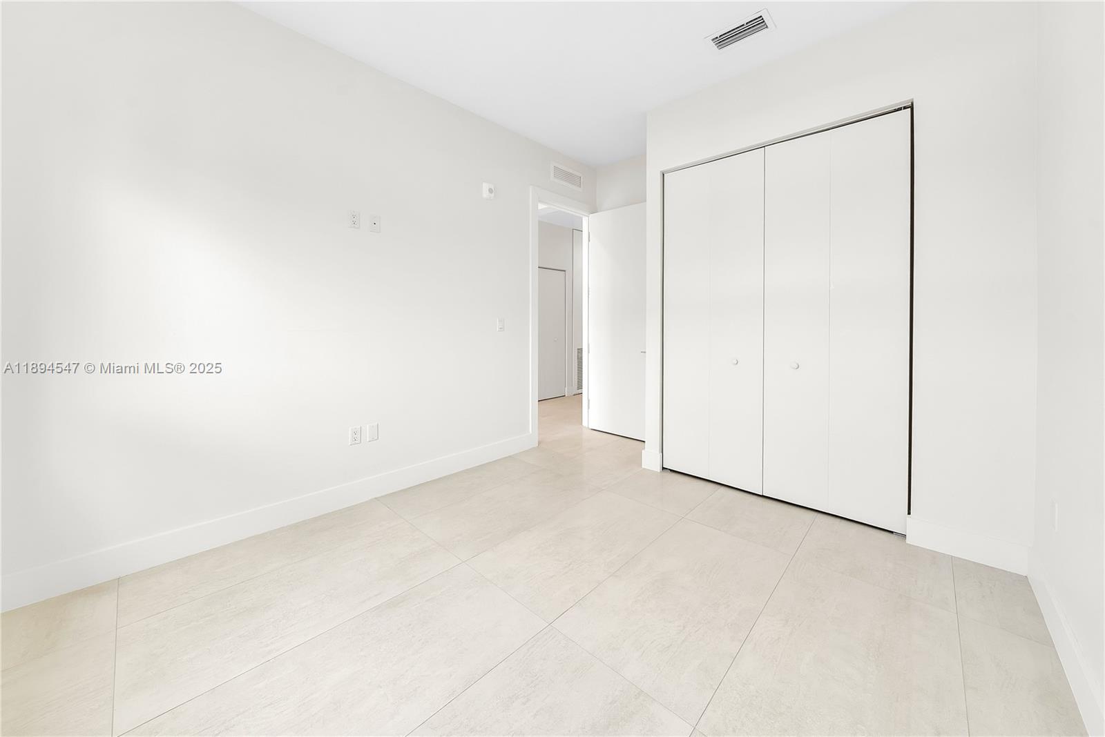 LAWRENCE ESTATE LAND CO - Residential Lease
