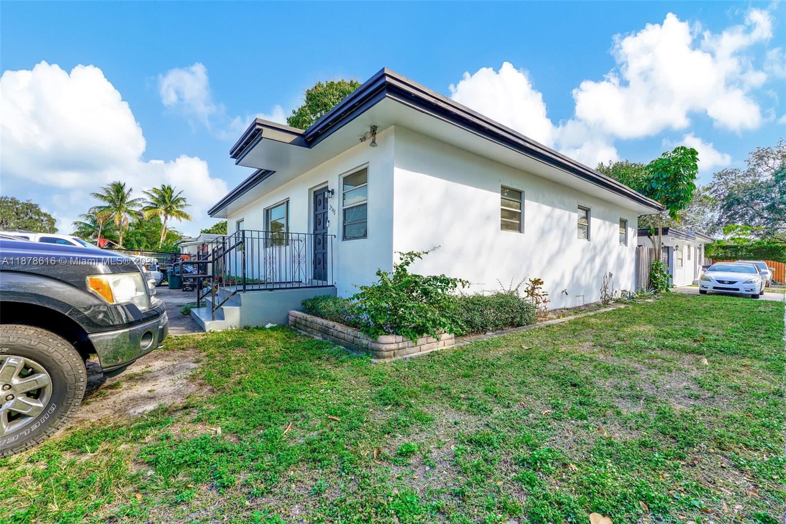 View photos, virtual tours, details... 2546 Coolidge St