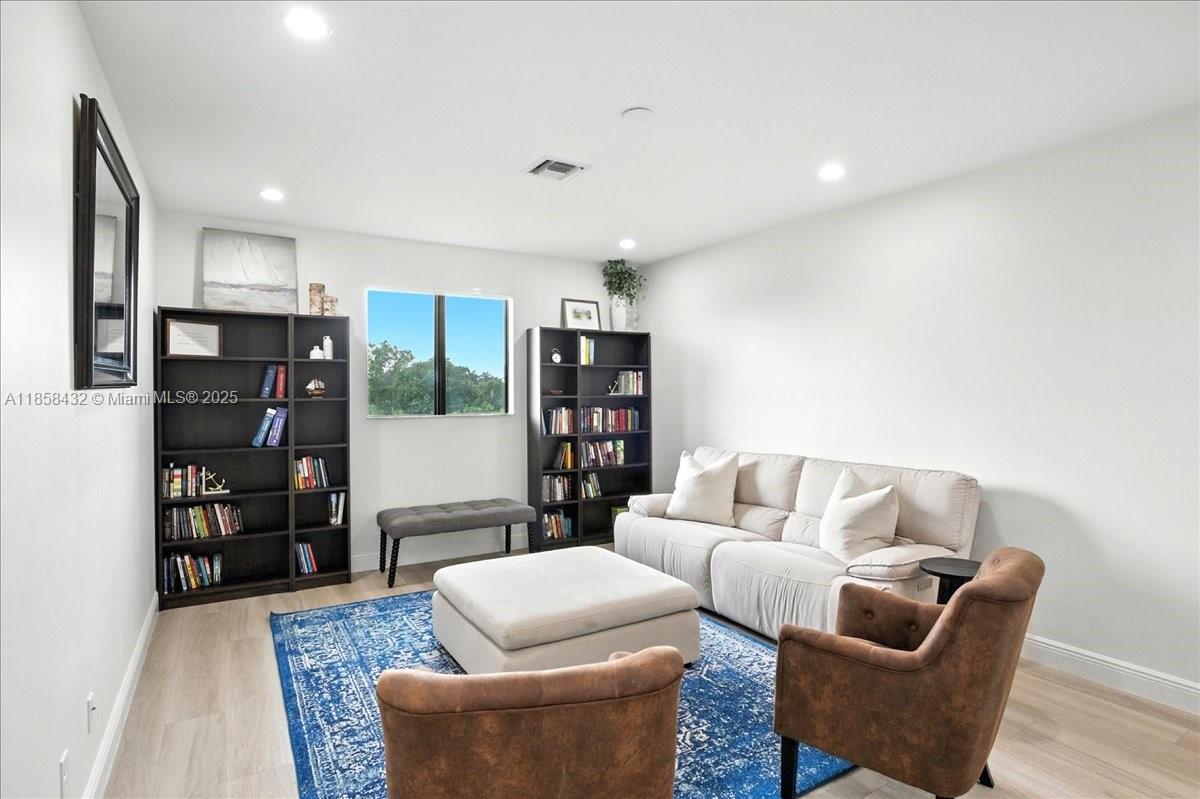 CLINGANS COVE - Residential