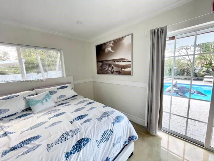 HOLLYWOOD HILLS - Residential