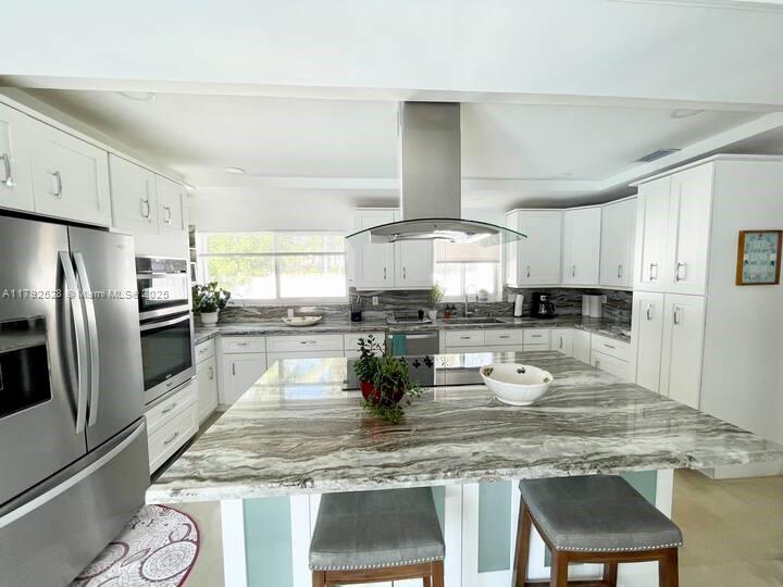 HOLLYWOOD HILLS - Residential