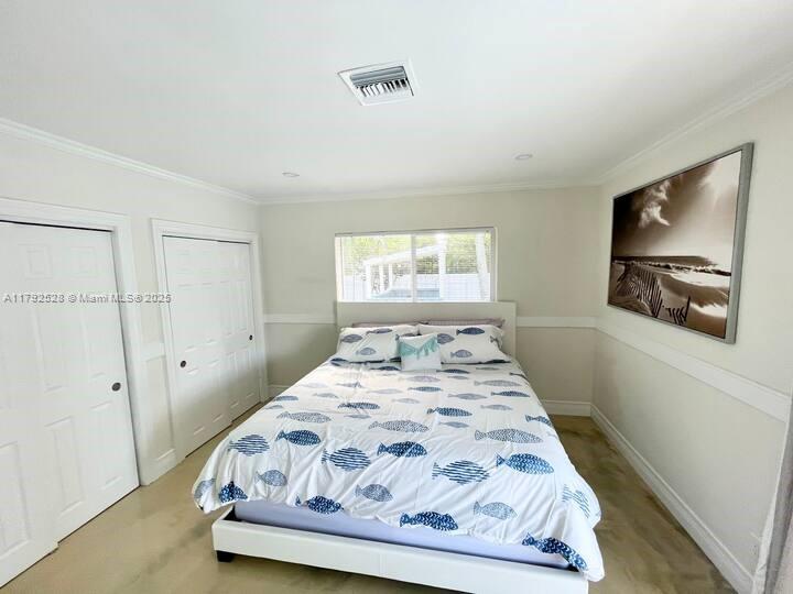 HOLLYWOOD HILLS - Residential