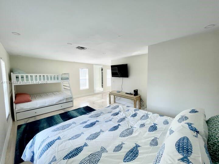 HOLLYWOOD HILLS - Residential