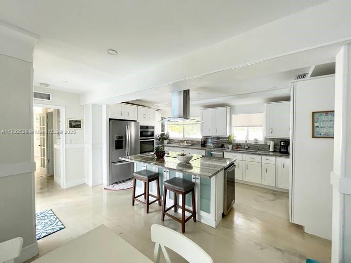 HOLLYWOOD HILLS - Residential