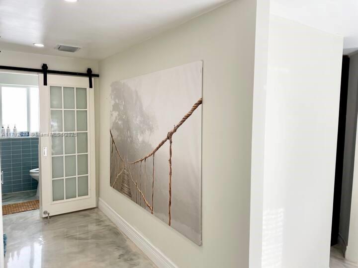 HOLLYWOOD HILLS - Residential