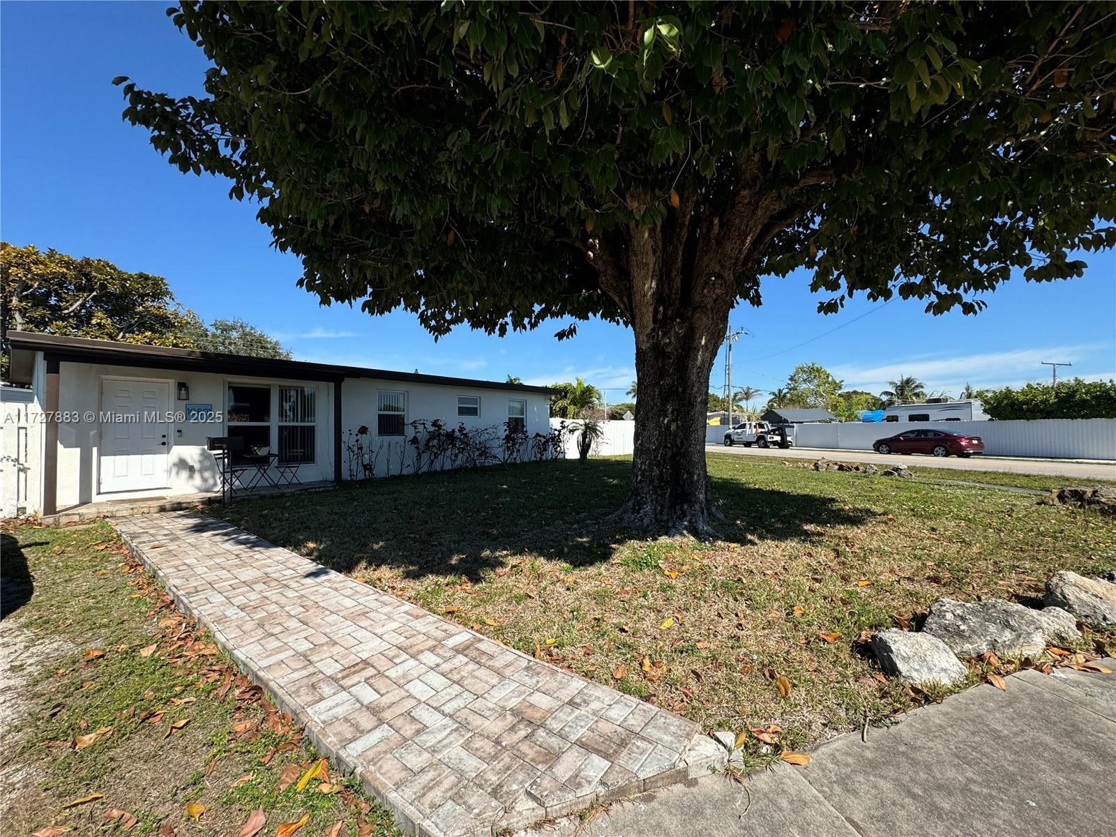 Rental Property at 10801 Sw 40 Ter 10801, Miami, Broward County, Florida - Bedrooms: 3 
Bathrooms: 2  - $3,400 MO.