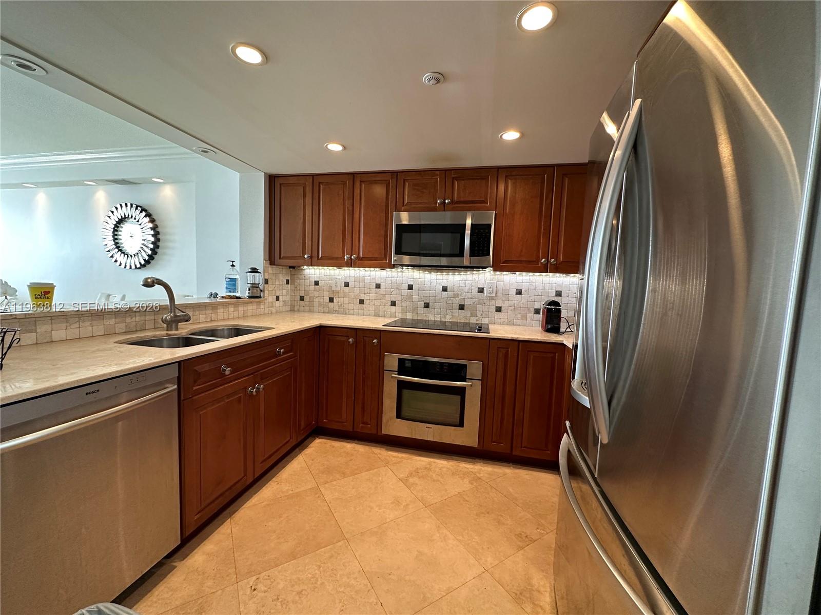 2555 Collins Ave 1207