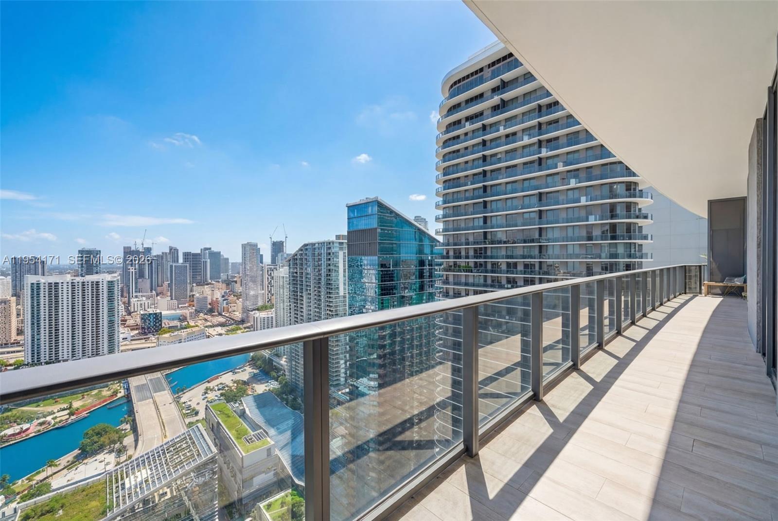 45 SW 9th St LPH-4609