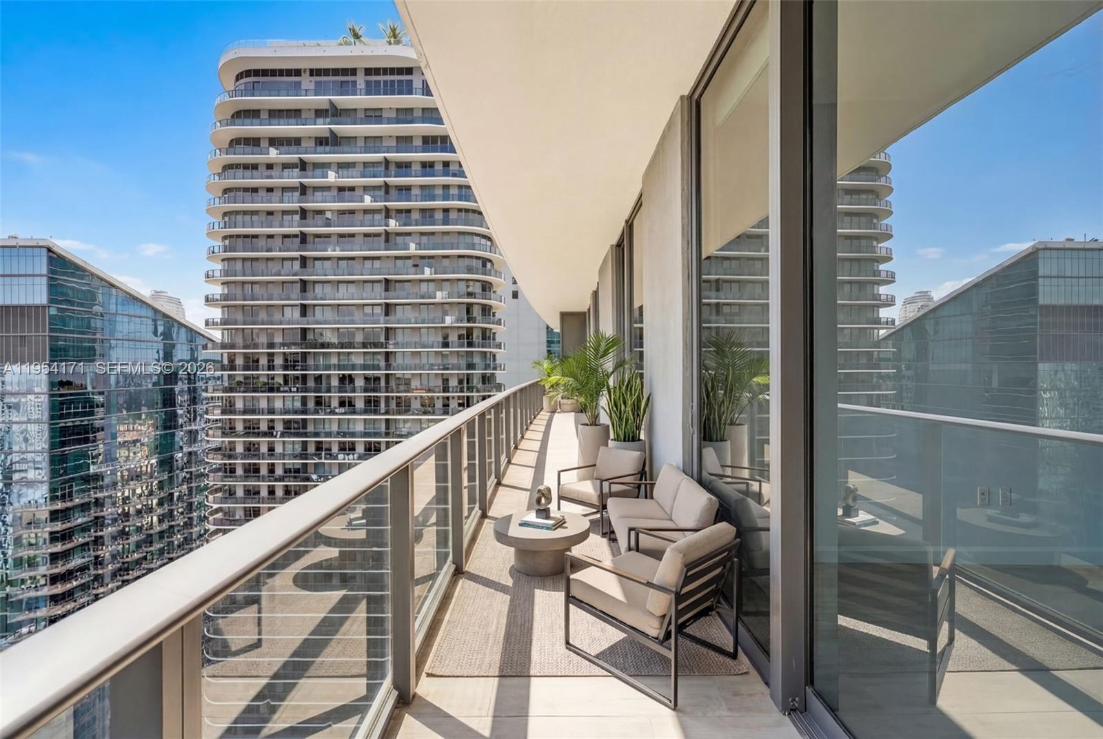 45 SW 9th St LPH-4609