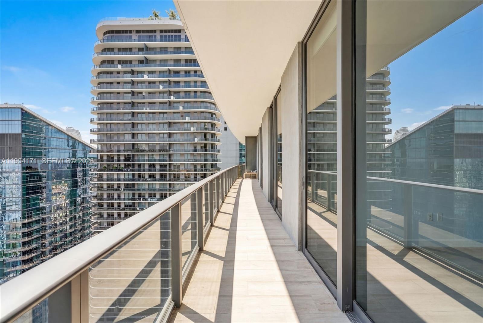 45 SW 9th St LPH-4609