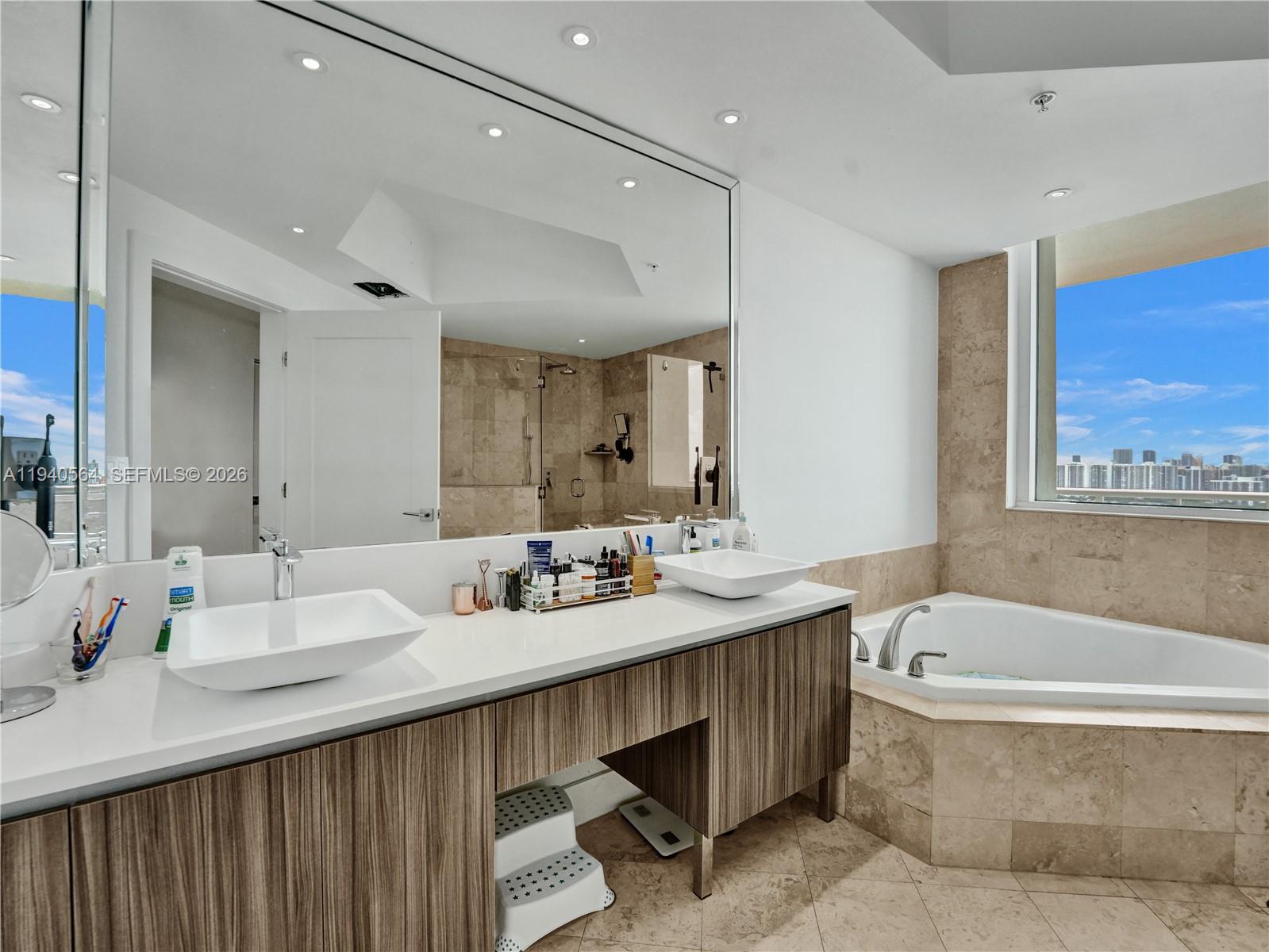 DUO CONDOMINIUM EAST - Residential