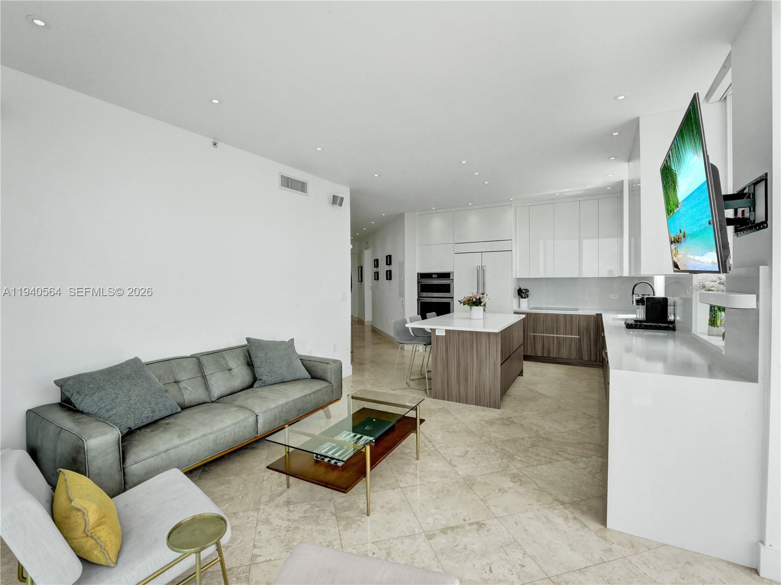 DUO CONDOMINIUM EAST - Residential