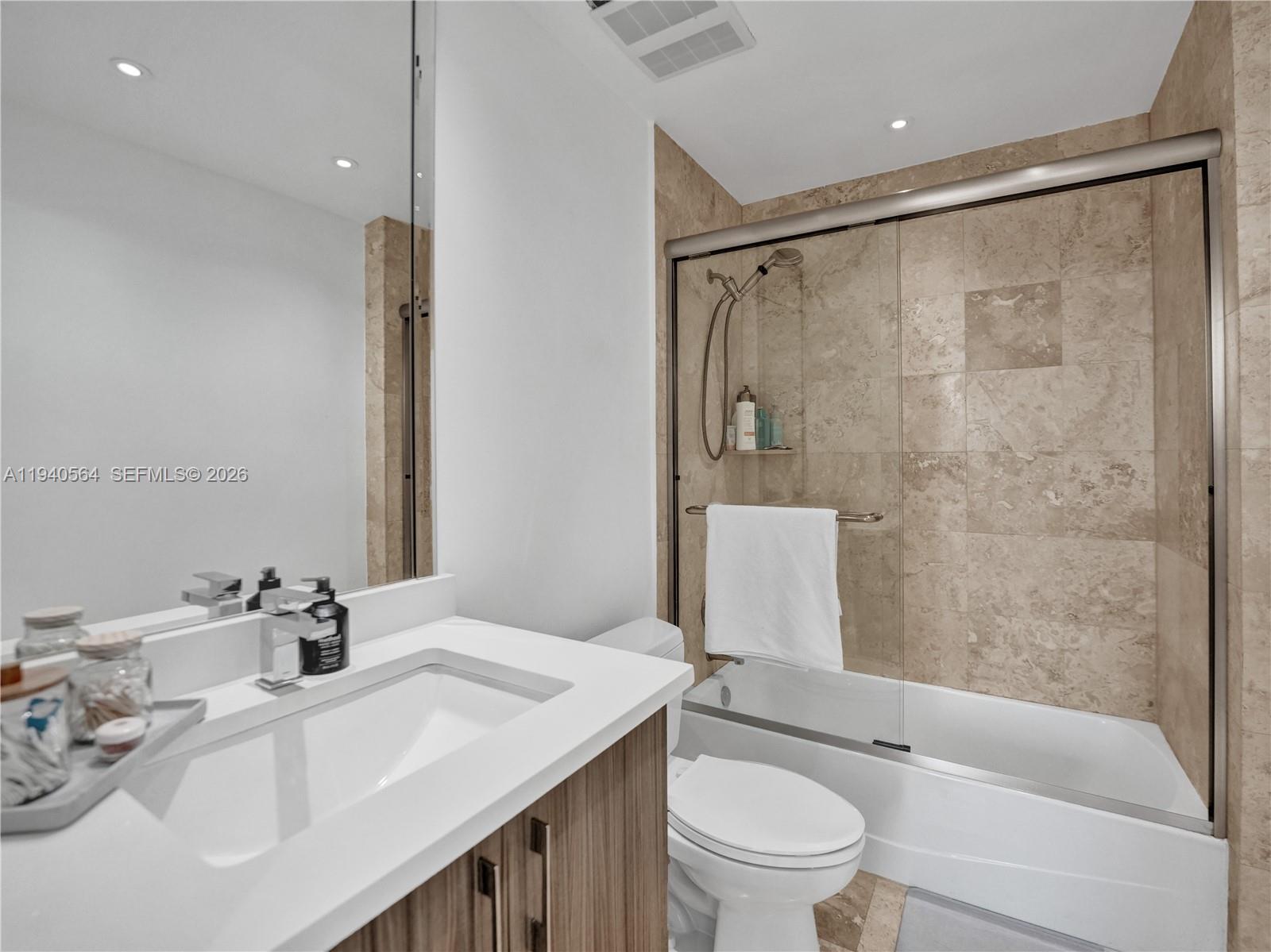 DUO CONDOMINIUM EAST - Residential