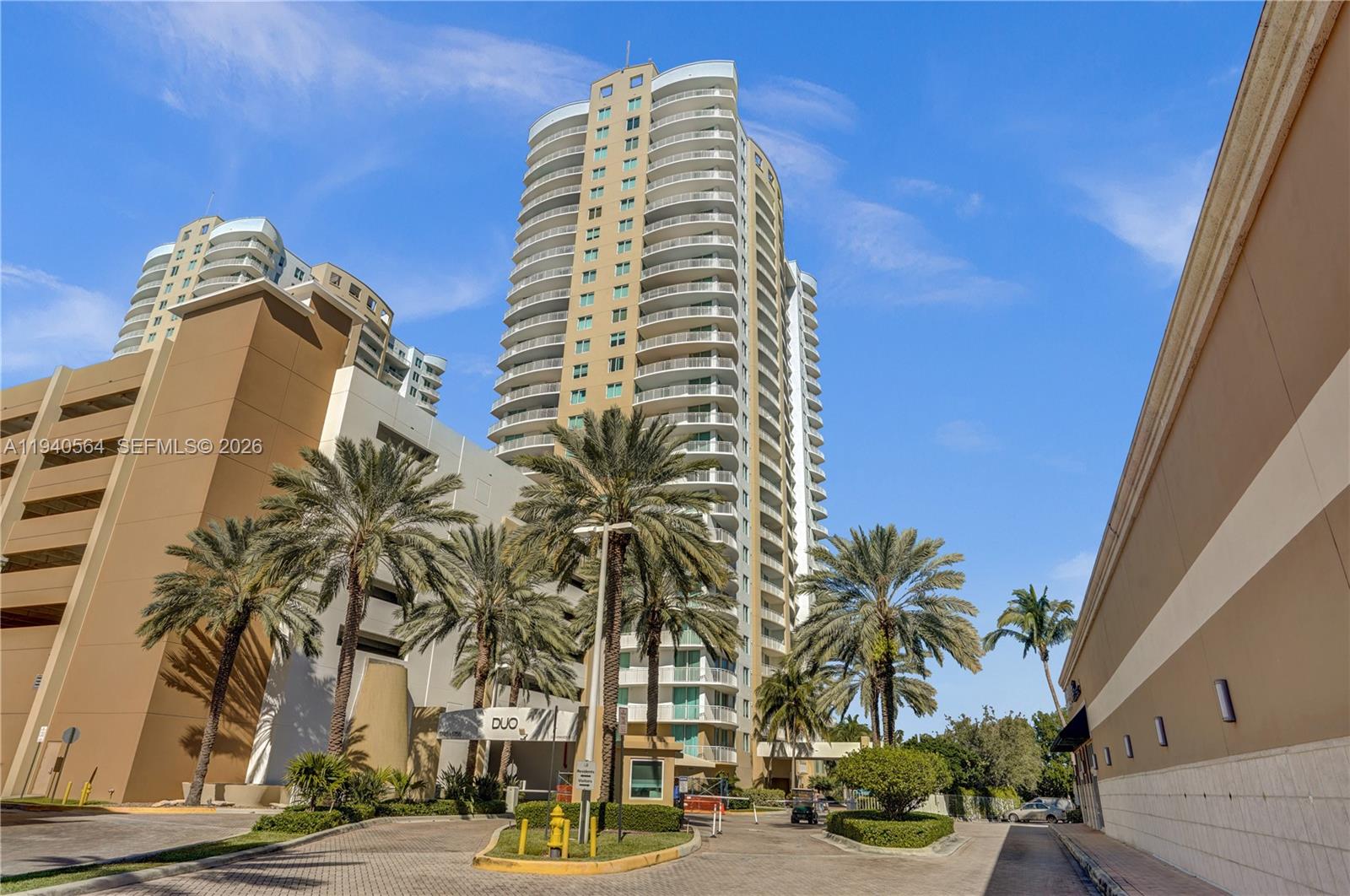 DUO CONDOMINIUM EAST - Residential