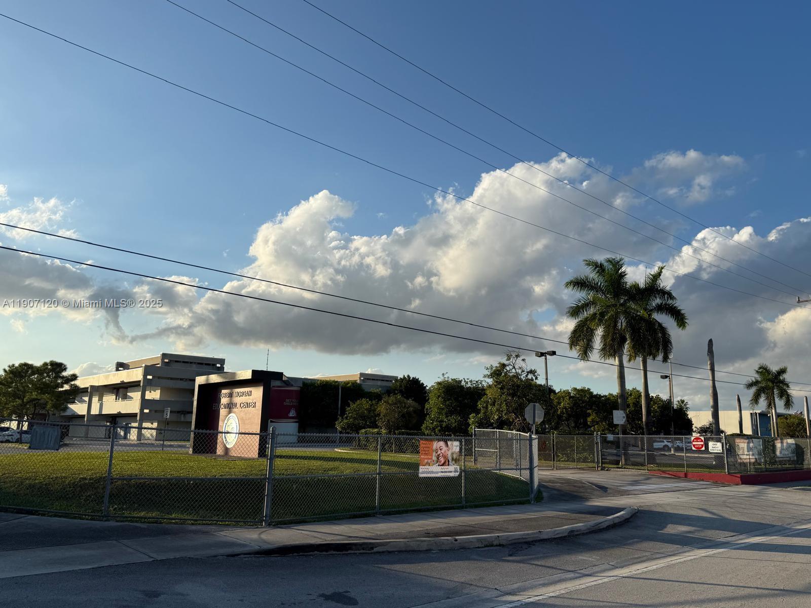 SO MIAMI HEIGHTS MANOR - Residential