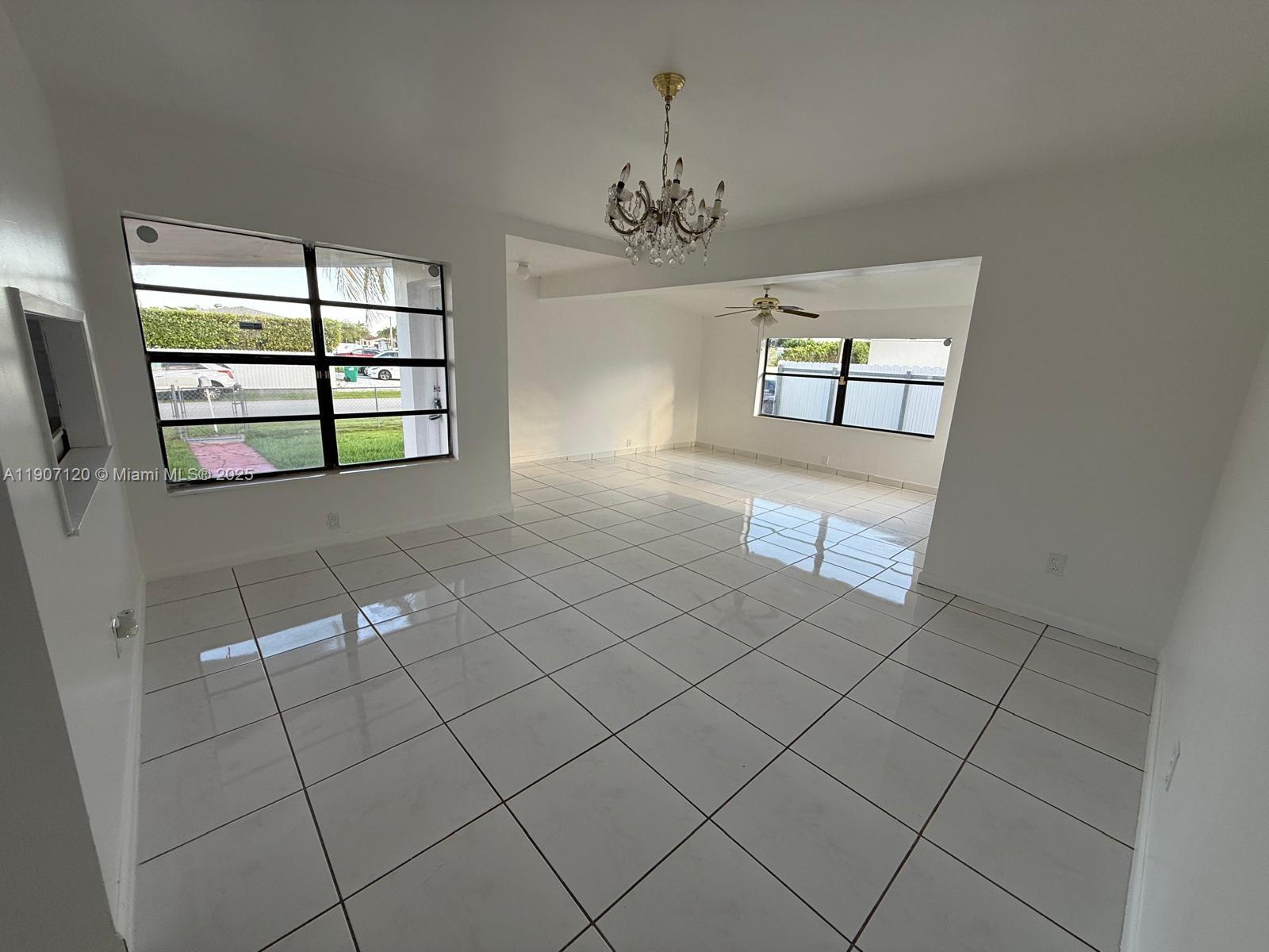 SO MIAMI HEIGHTS MANOR - Residential