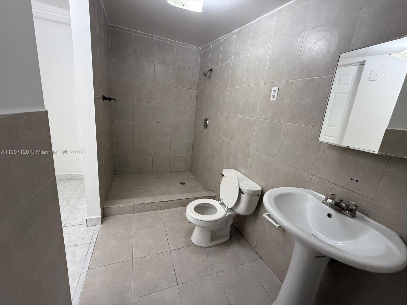 SO MIAMI HEIGHTS MANOR - Residential