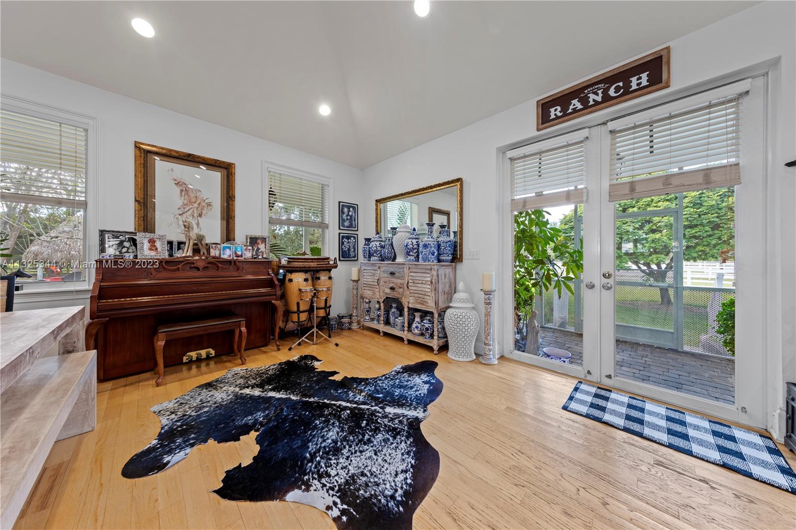 10 AC EQUESTRIAN FAC - Residential