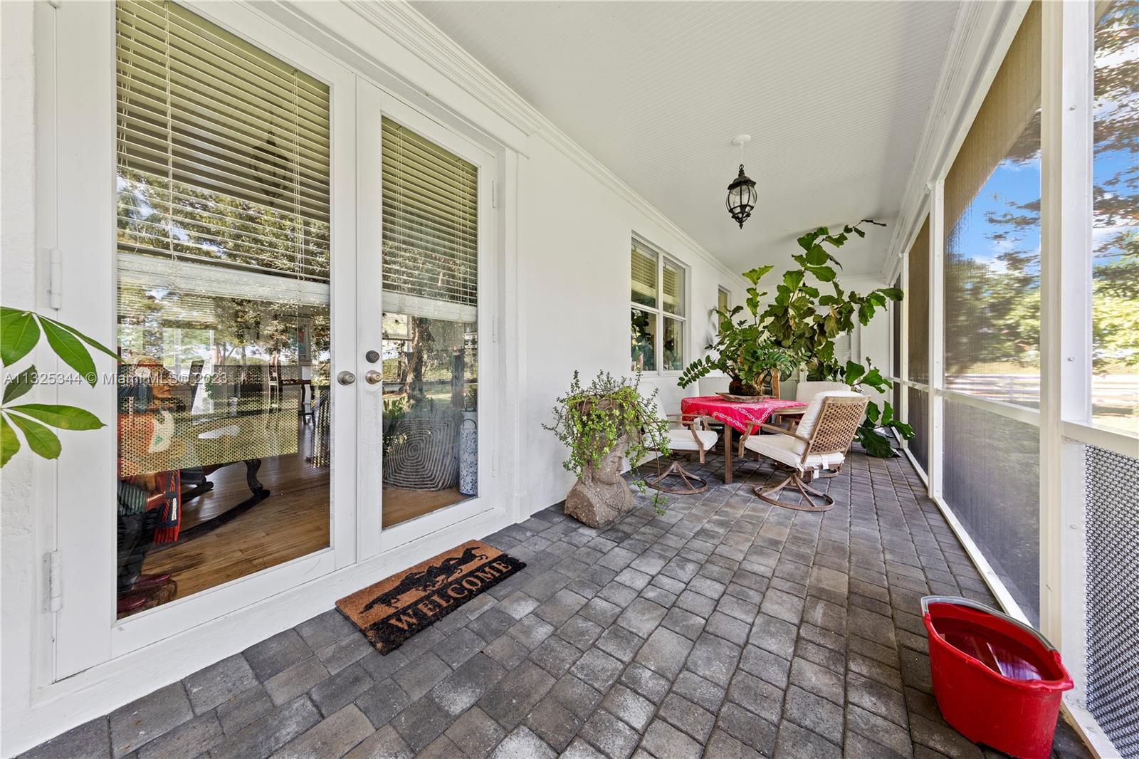 10 AC EQUESTRIAN FAC - Residential