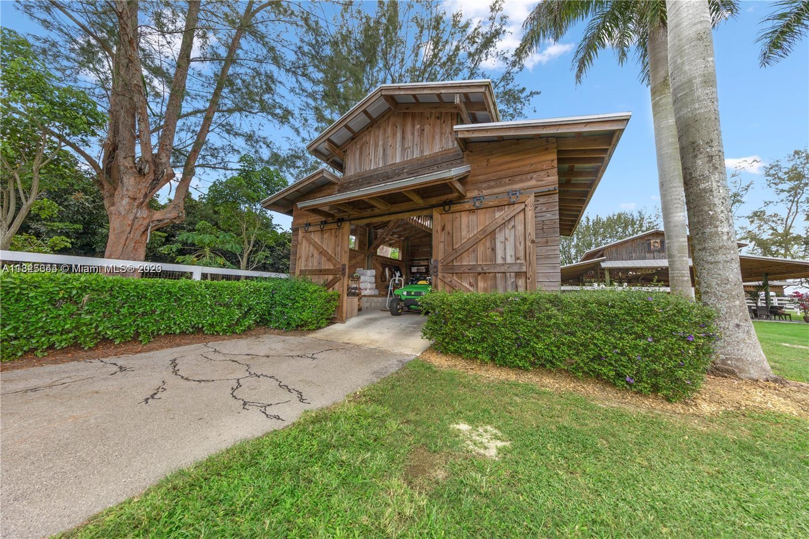 10 AC EQUESTRIAN FAC - Residential