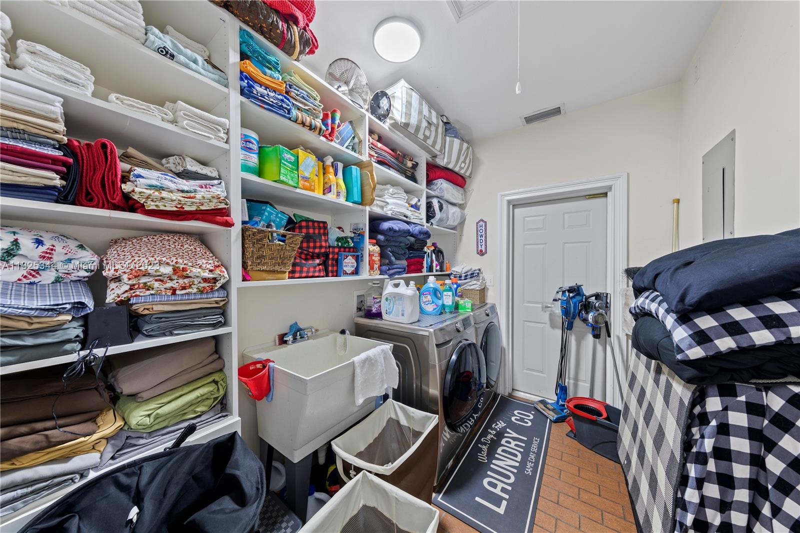 10 AC EQUESTRIAN FAC - Residential