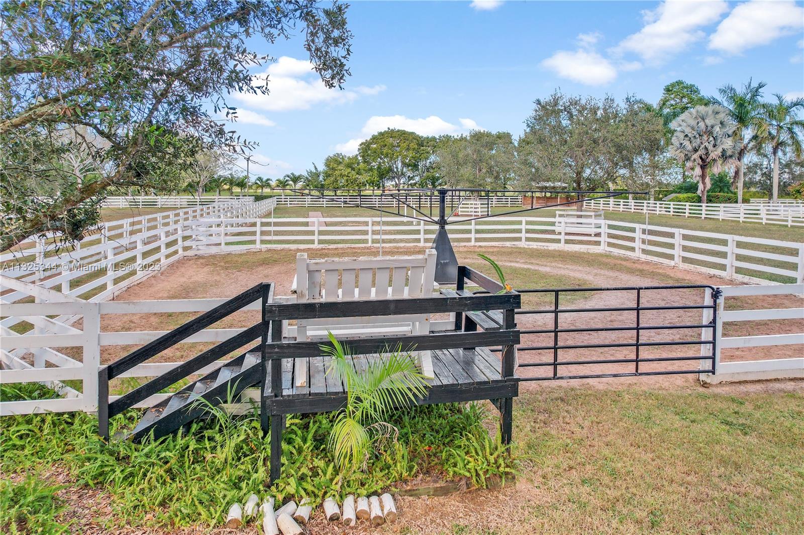 10 AC EQUESTRIAN FAC - Residential