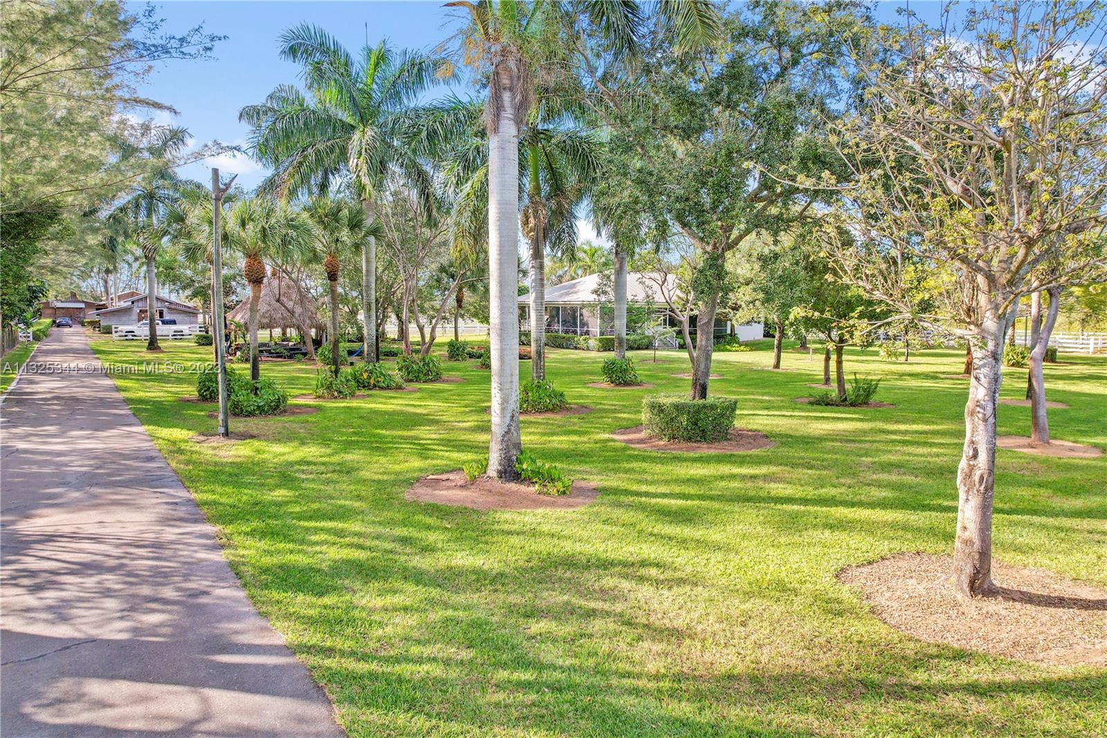 10 AC EQUESTRIAN FAC - Residential