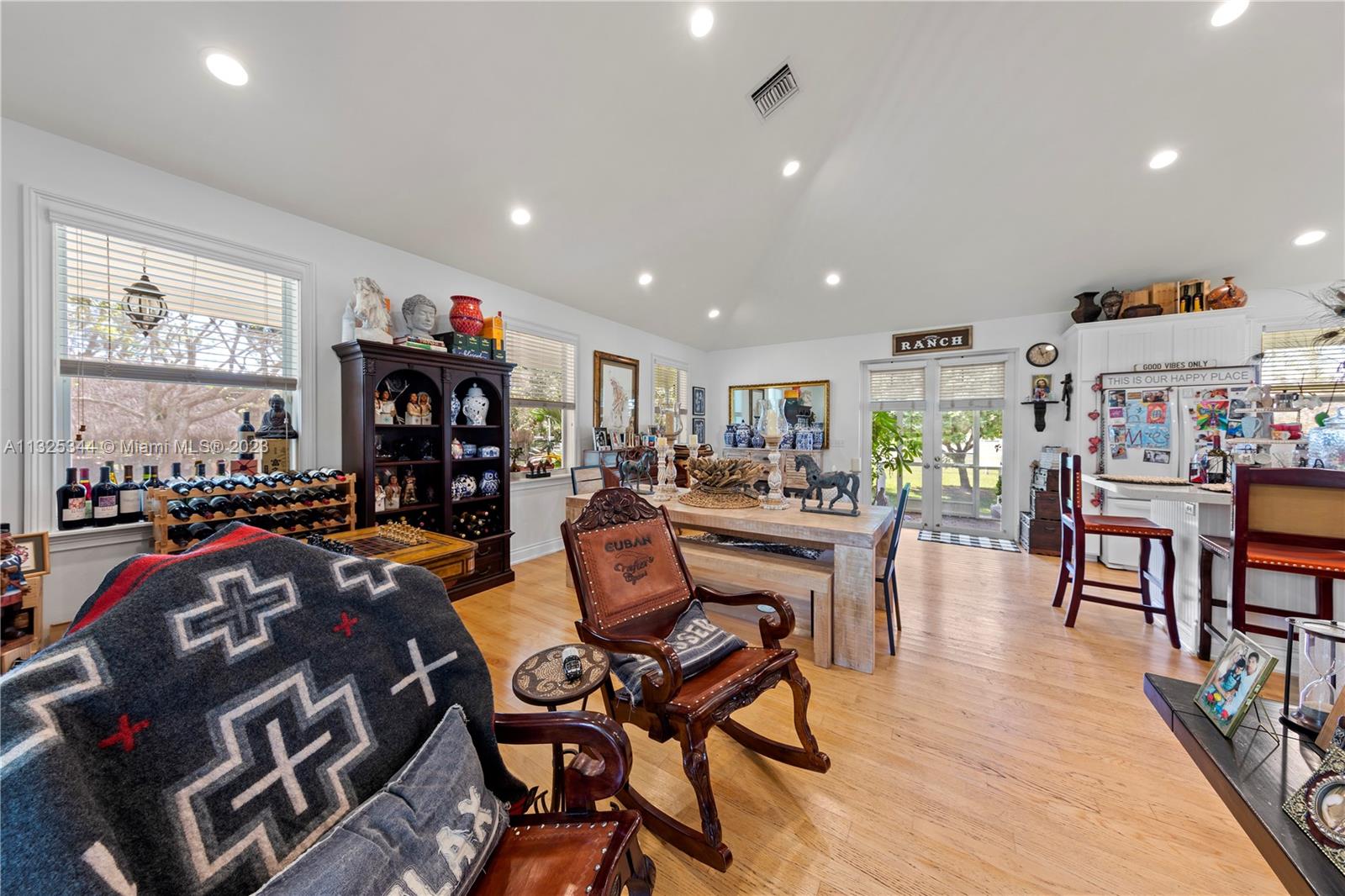 10 AC EQUESTRIAN FAC - Residential