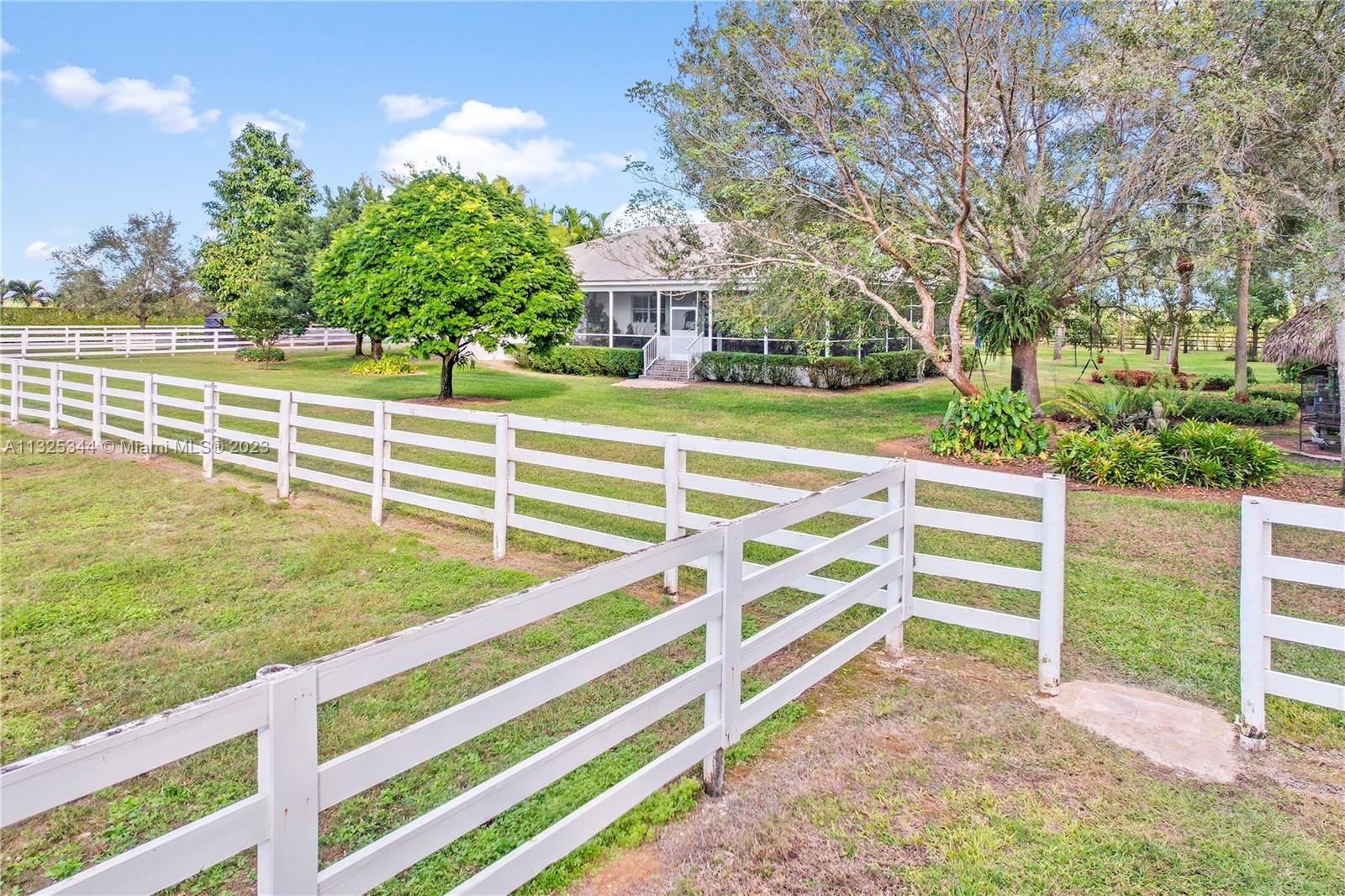 10 AC EQUESTRIAN FAC - Residential