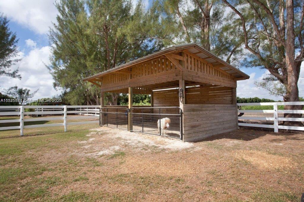 10 AC EQUESTRIAN FAC - Residential