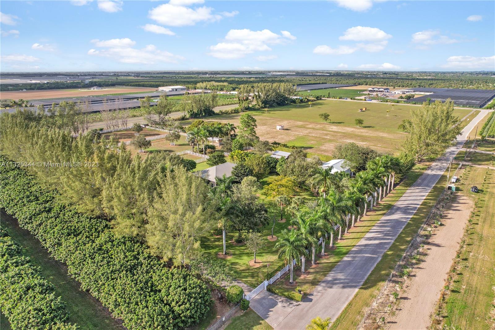 10 AC EQUESTRIAN FAC - Residential